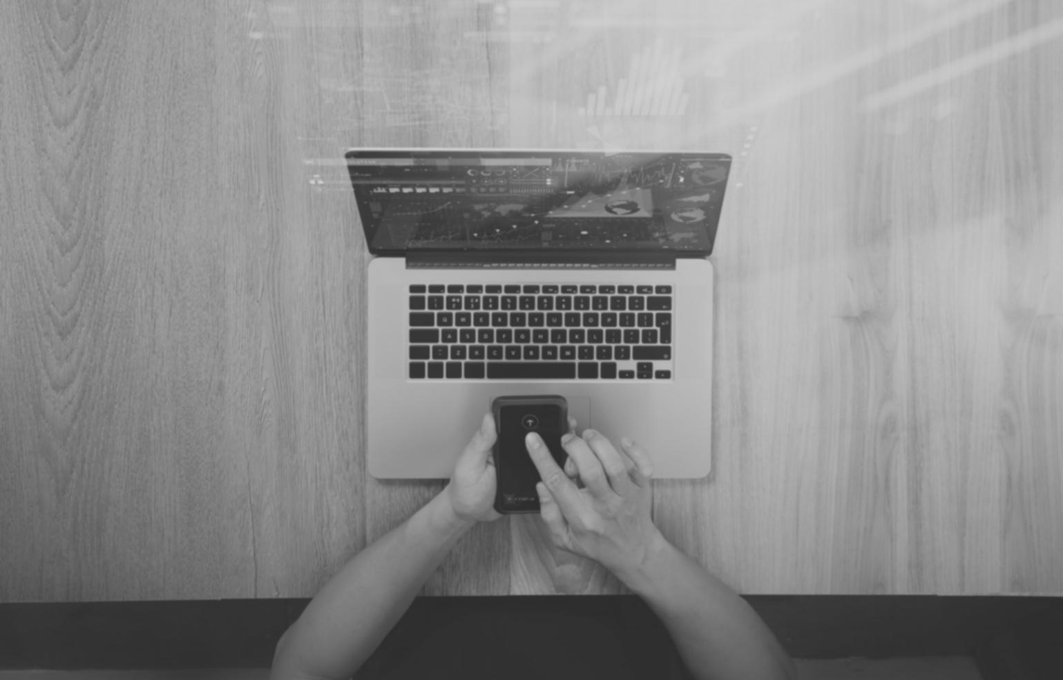 Teilnehmer während eines interaktiven KI-Webinars für kreative Anwendungen